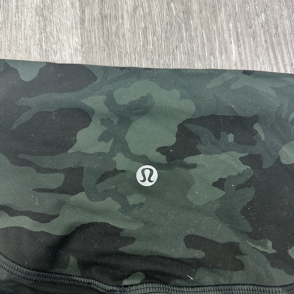 NWT Lululemon HR Align Crop 21” ICMI Size 4 - Picture 5 of 5